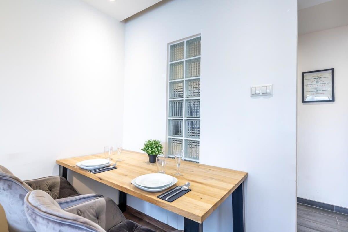 Cozy Quiet Apartment With A Balcony Budapest Bagian luar foto