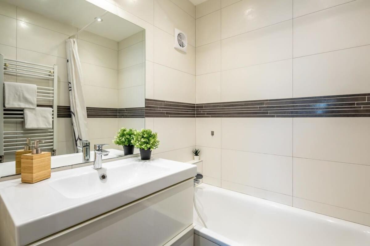Cozy Quiet Apartment With A Balcony Budapest Bagian luar foto