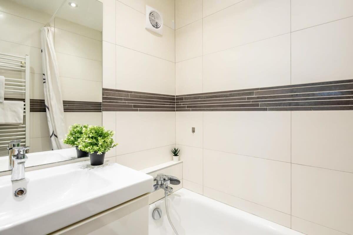 Cozy Quiet Apartment With A Balcony Budapest Bagian luar foto