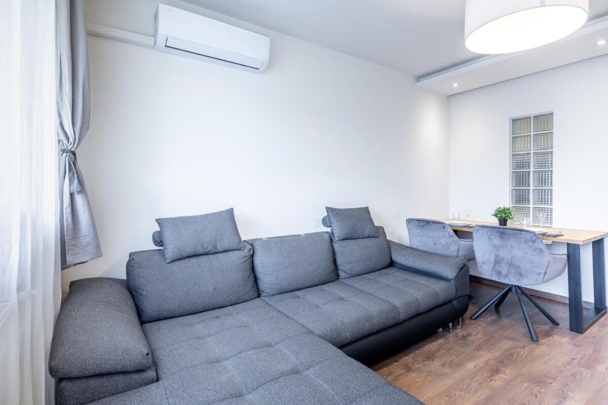 Cozy Quiet Apartment With A Balcony Budapest Bagian luar foto