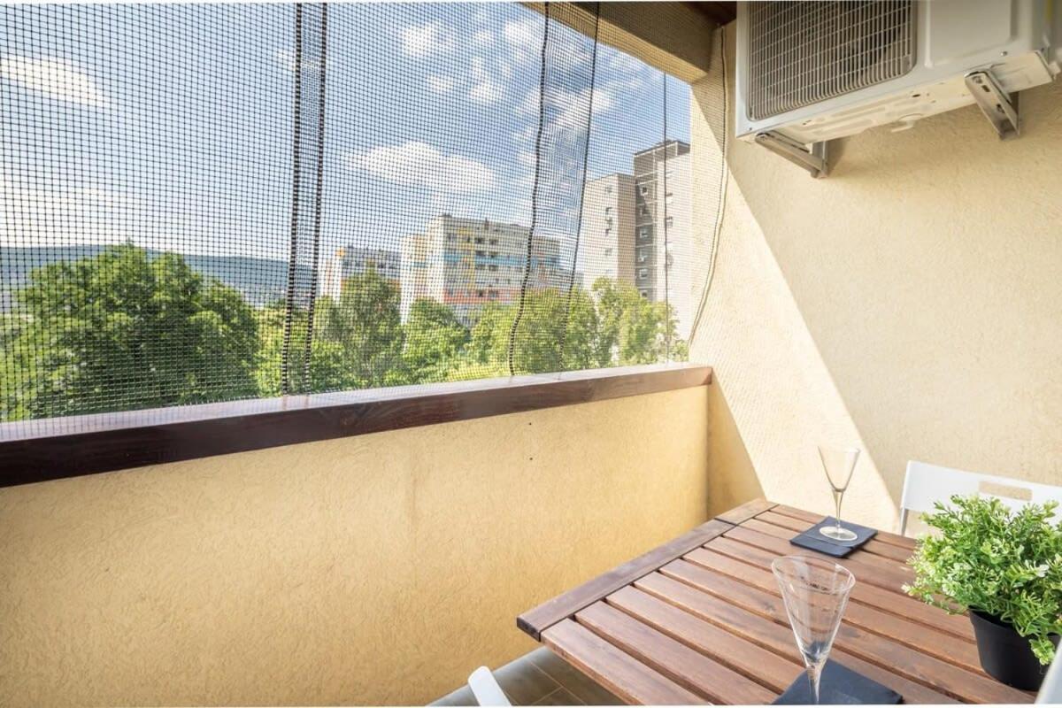 Cozy Quiet Apartment With A Balcony Budapest Bagian luar foto